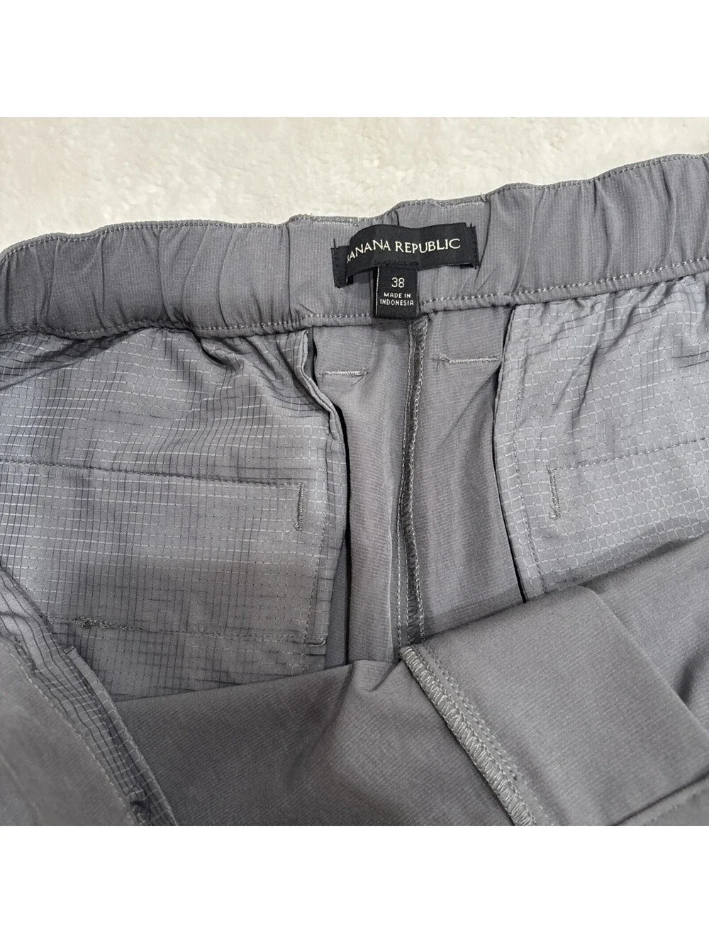 Banana Republic Men's Tech Hybrid Shorts Gray Elastic Waist Size 38 Textured